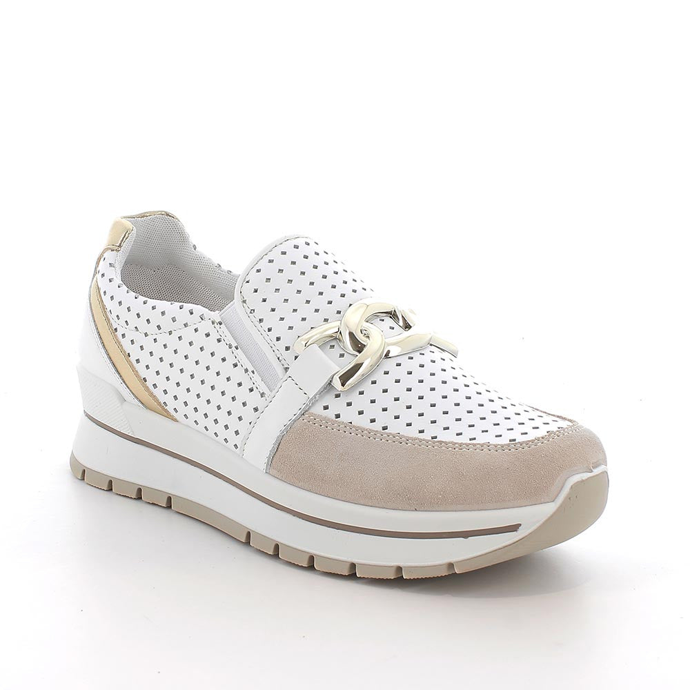 IGI&CO. Slip-on da donna con zeppa bianco e beige con elastico dettaglio catena