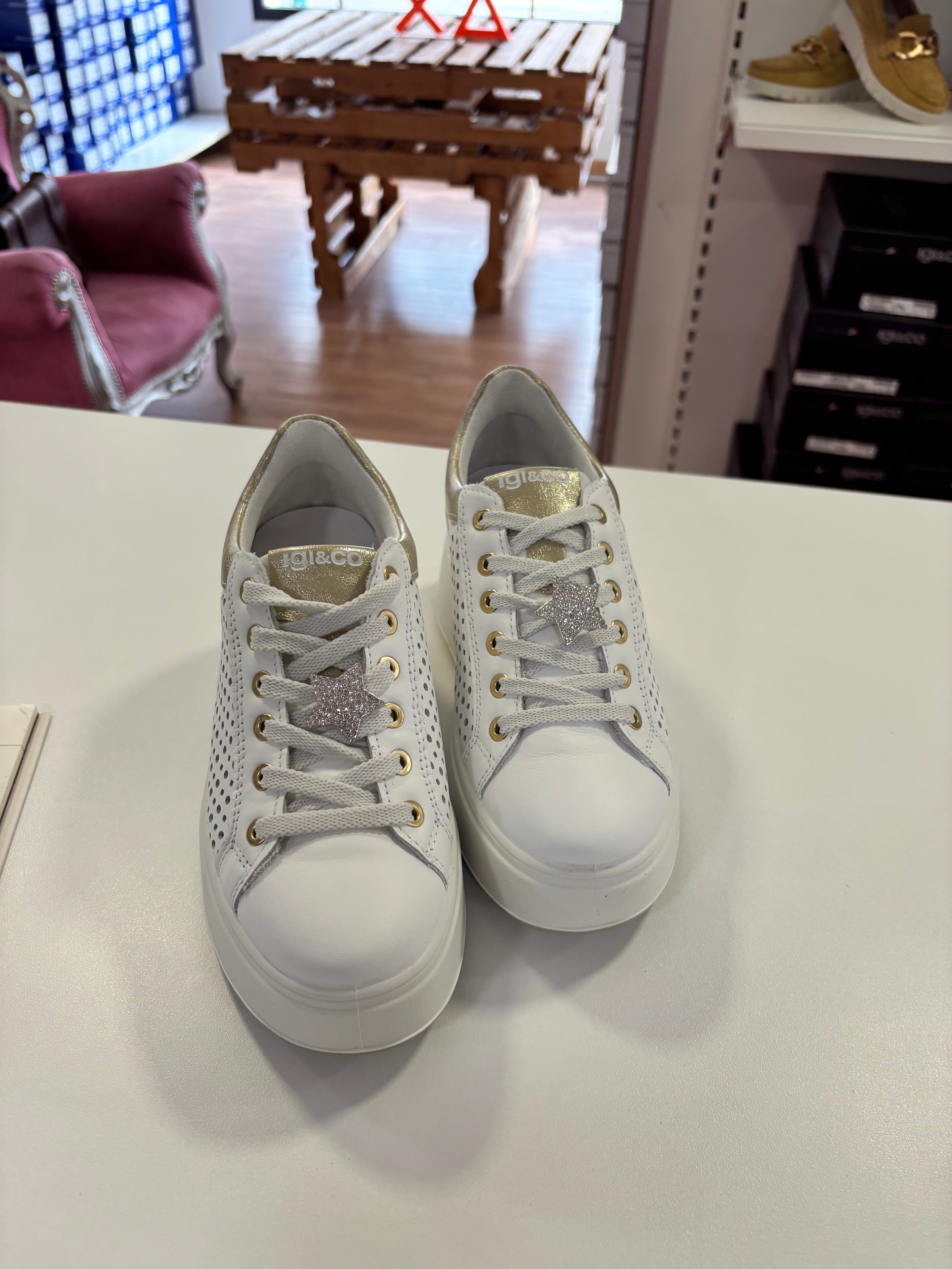 IGI&CO. SNEAKERS BIANCA DETTAGLIO STELLA